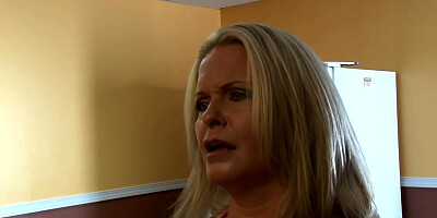 Wendy Divine Teaches Cute College Coed Mia Vallis How To Lick Pussy - BANG!