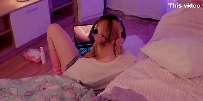 Big Ass Stepsis Gets Oral Creampie After Anal For Being Too Naughty - Estie Kay