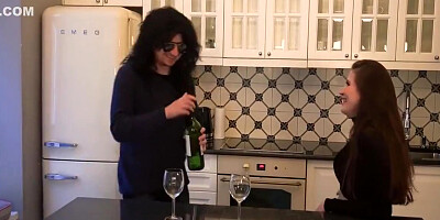 Going On A Date And Finding Out His Dick Is Too Small To Fuck - Vanessa Hillz
