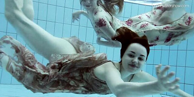 Extravagant bird - underwater smut - Underwater Show