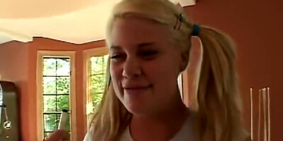 Eats Out Arousing Lez With Little Summer