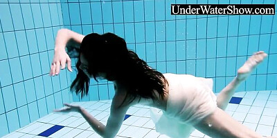 Kitten's underwater clip