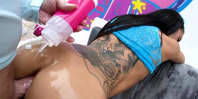 True Anal: Quick nailing next to gorgeous Gia Vendetti