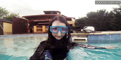 Gorgeous Emi - russian teen (18+) dirt - Underwater Show