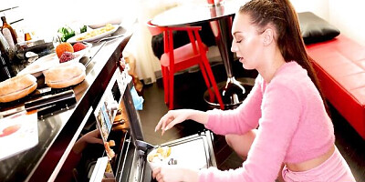 Bendy Isabella De Laa at kitchen scene