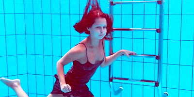 Well-proportioned Nata at swimming movie