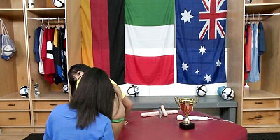 Watch cutesy Rose Monroe and Bonnie Rotten's dirt