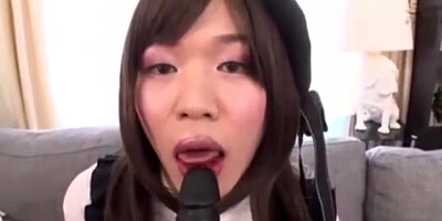 08615,A beautiful woman who feels