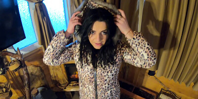 Deepthroat In Camel Toe Leggins And Down Jacket