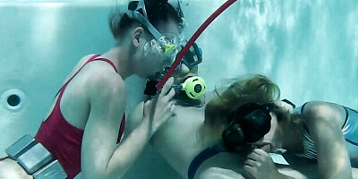 Underwater video with so hot Minnie Manga from Underwater Show