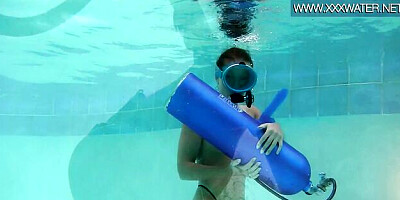 Captivating Minnie Manga and Minnie - public clip - Underwater Show