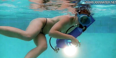 Captivating Minnie Manga and Minnie - public clip - Underwater Show