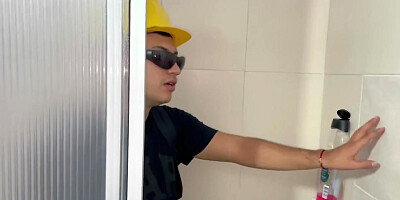 Hermosa Joven Colombiana Le Paga A Ingeniero Aprendiz Con Una Follada Por Reformar Su Casa