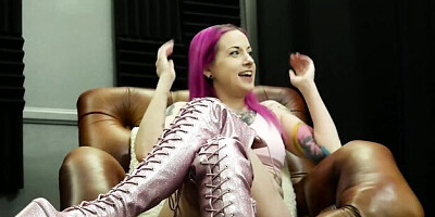 Stunner dame at casting smut