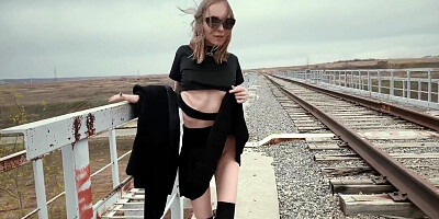 I Walk Without Panties And Show Pussy From The Bridge