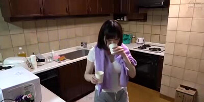 06505,A woman who screams in agony