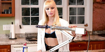 Blondie hottie with nice big boobs screwed in the doggy style