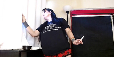 Pregnant Does She Get Caught Smoking