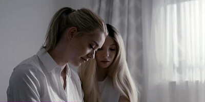 Bodacious blondes lick and finger sweet pussies