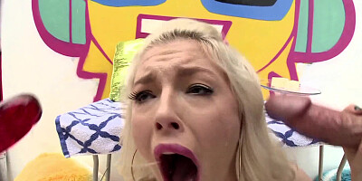 Blonde darling in sexy black lingerie needs a dong in her tight ass