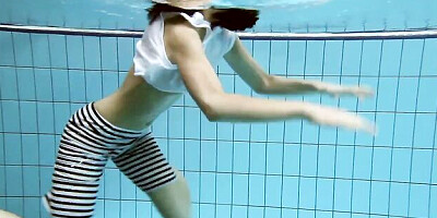 Shaved brunette sex with easy-on-the-eyes sugar baby from Underwater Show