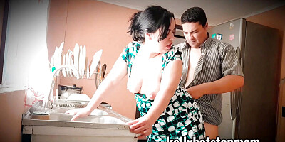 My stepson comes in by surprise while I&amp,#039,m washing the dishes and fucks me very well, better than his cuckold father