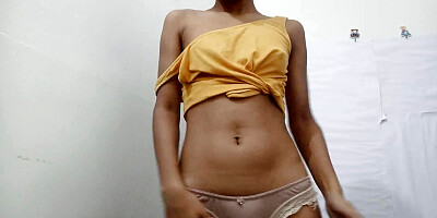 Desi girlfriend show her big melon titsa nd pussy