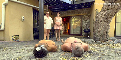 Dominatrix Mistress April - Slave Centerpide