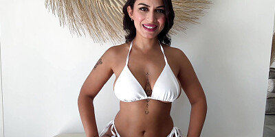 Vends-ta-culotte - Sexy JOI with a stunning luscious French brunette in her little white bikini