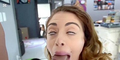 Crazy Ex Girlfriend Comes Over Uninvited For One Last Fuck