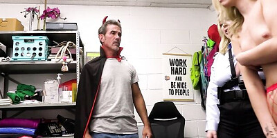 Cuties Jenna Starr and Khloe Kingsley love dick-riding so much