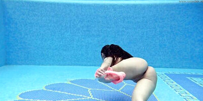 Underwater Show - brunette sex