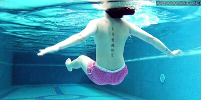 Underwater Show featuring Lady Dee's fit ass xxx