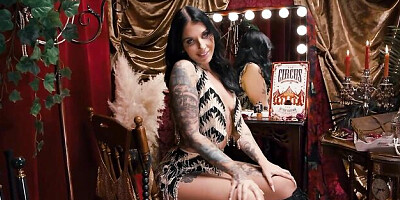 Passionate soloing girlfriend Ivy Lebelle sticks a toy in her snatch