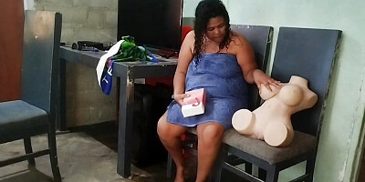 I masturbate to my toy and her TANTALY doll in front of her without her noticing while she is talking on the phone