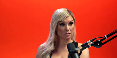 Horny blonde Kenzie Taylor is playing with her pussy