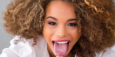 Cecilia Lion in A Very Special Treatment VR Porn Video - VRBangers