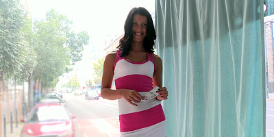 Gorgeous Vivien Bell Agrees to Film an Erotic Video