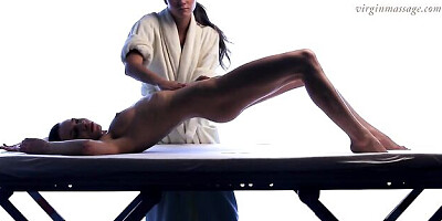 Vika's petite girls clip