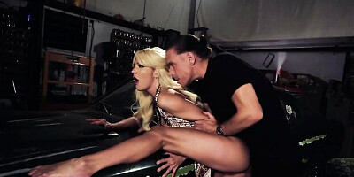 Hard fuck in the garage with a blonde girlfriend Kenna James