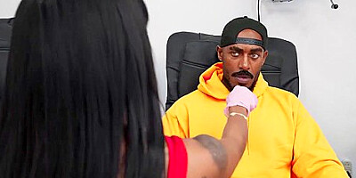 Messy Manicure Threesome - Sarai Minx & Savanah Storm