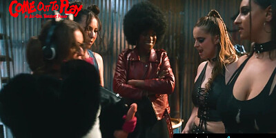 10 Girl Lesbian Gangbang! Rough Fisting, Strap-on Sex, And Squirting! - Warriors Parody