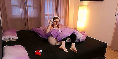 Fina Foxy - Slutty Gamer Gets Fucked Doggystyle And Receives A Facial