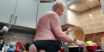 Naked bake off at home with Joolz!