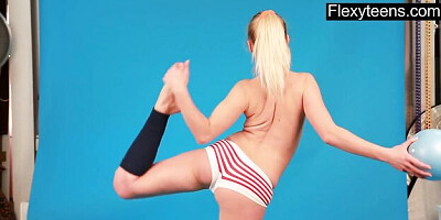 Flexy Teens featuring doxy's russian clip
