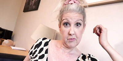 Beauteous Maggie Moon at mature amateur action