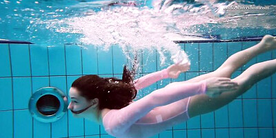 Underwater Show featuring Liza's babe porn