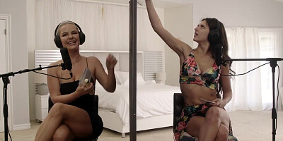 Leah & Slimthic Horny Lesbian Sex With Leah Gotti