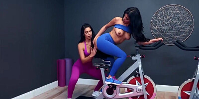 Katana Kombat And Sophia Leone - Latina Babes And Go Lesbian