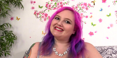 Curvy Sara Star Enjoys an Automated Pussy Fuck